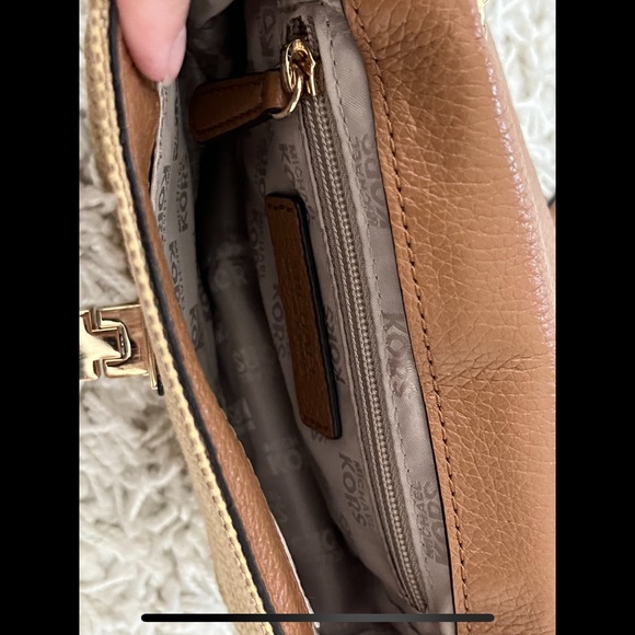 Michael Kors Crossbody - Picture 4 of 9